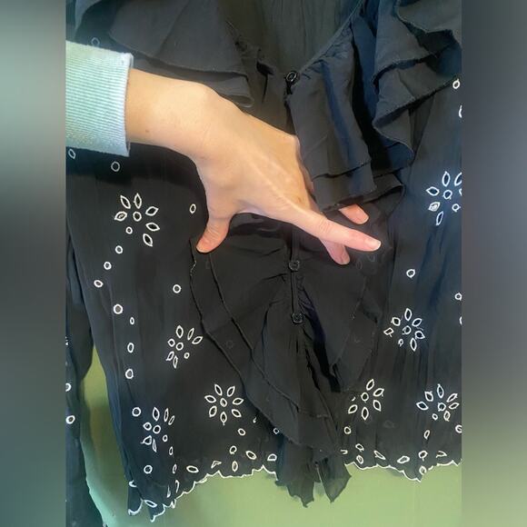 Womens Blouse Size Medium Whimsical Black White Lightweight Sheer Floral Shirt8 - Picture 4 of 10